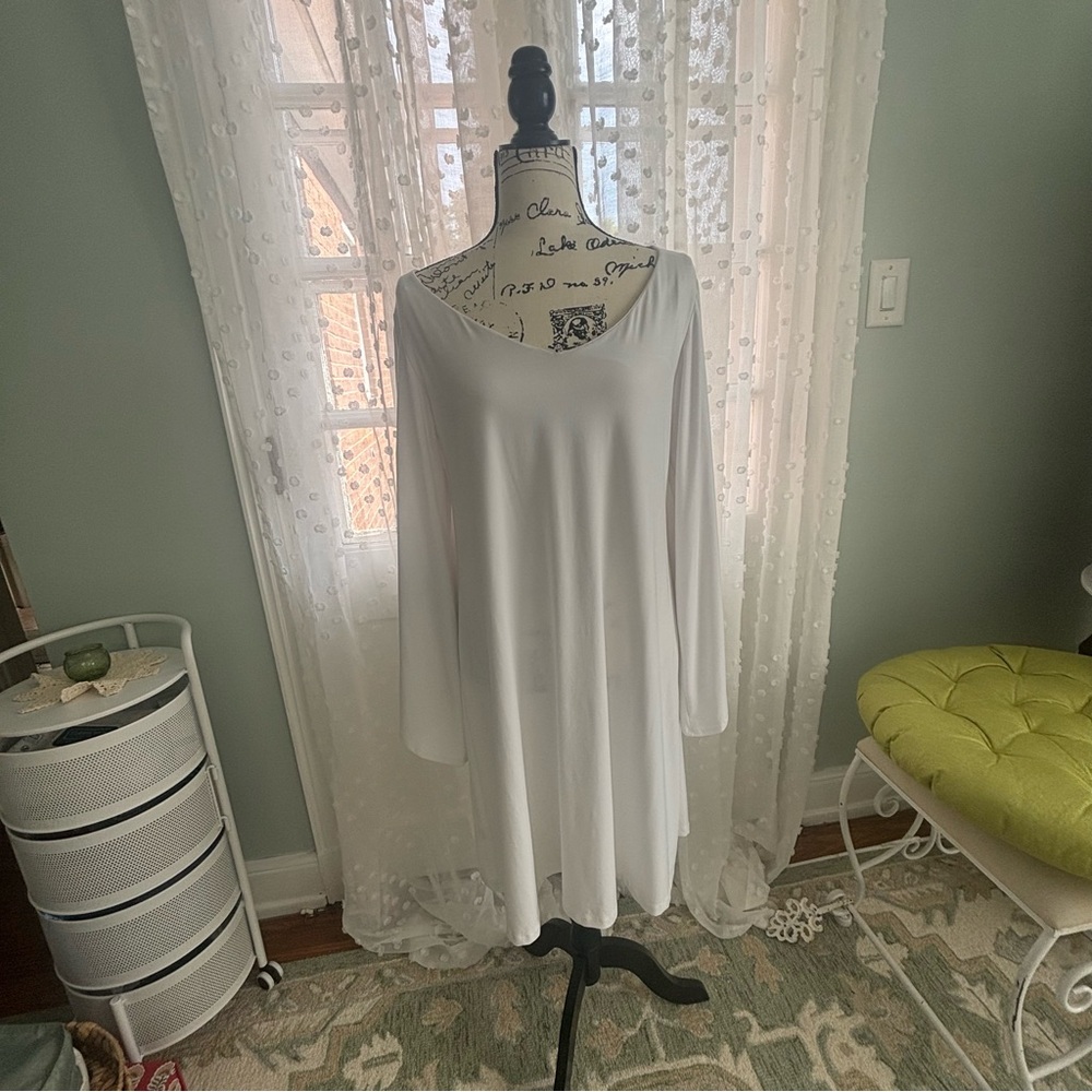 Elegant White Long Sleeve Dress